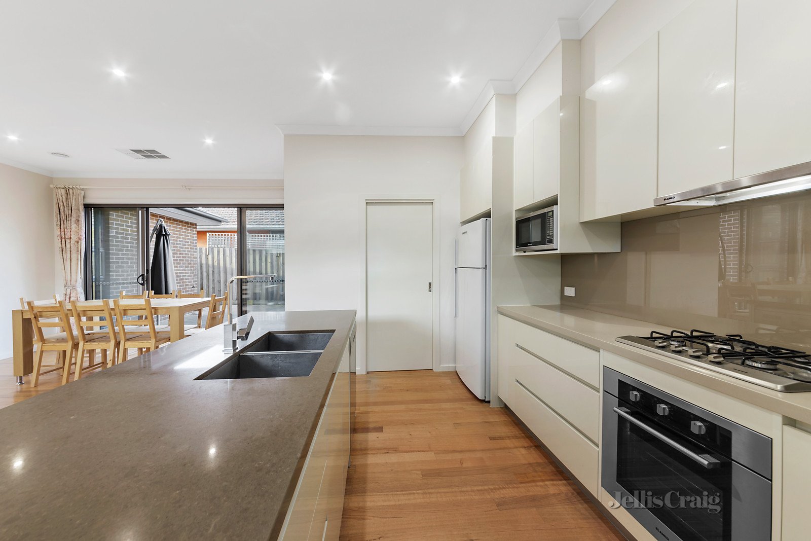 1/30 Diamond Avenue, Glen Waverley image 4