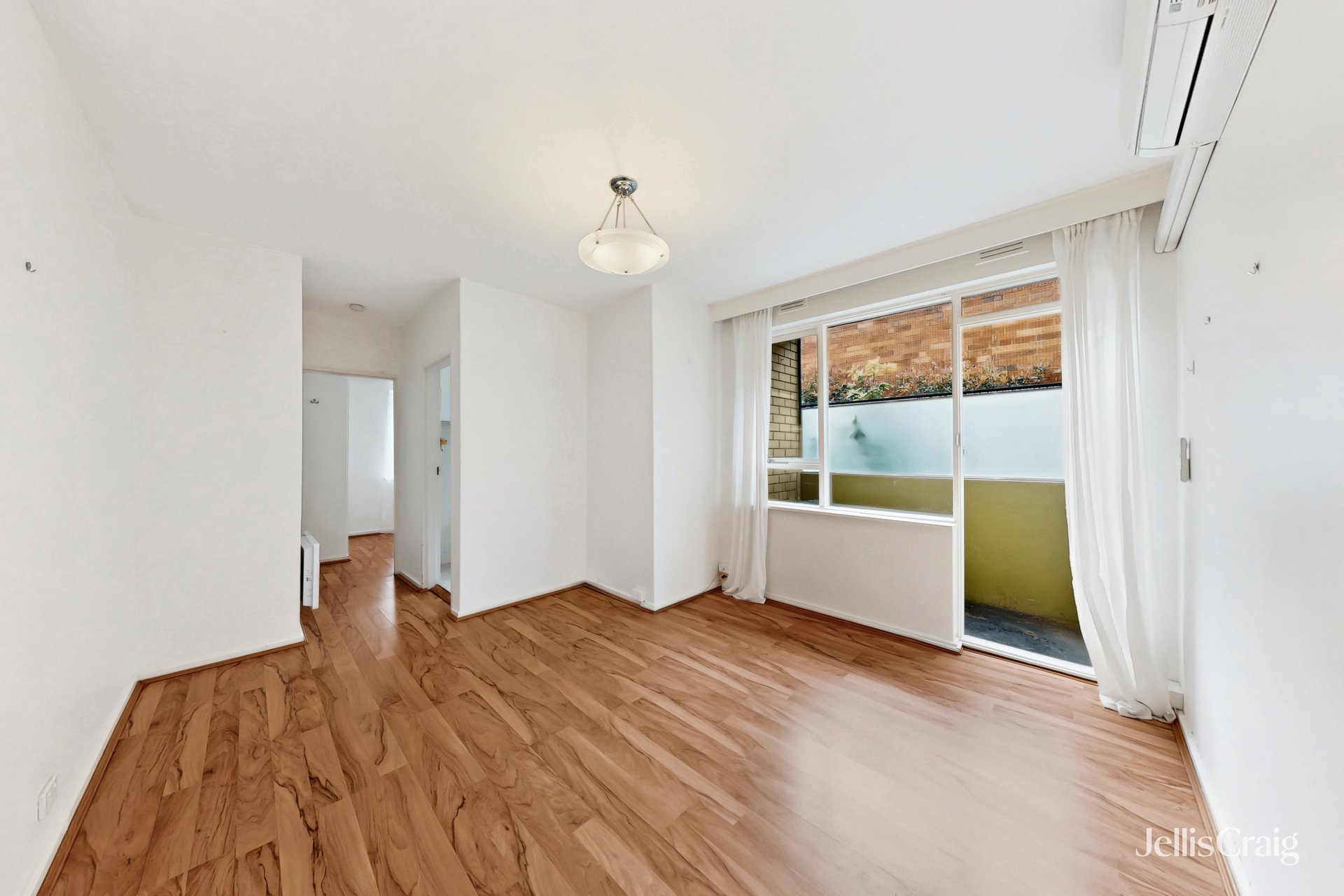 1/30 Finsbury Street, Flemington image 3