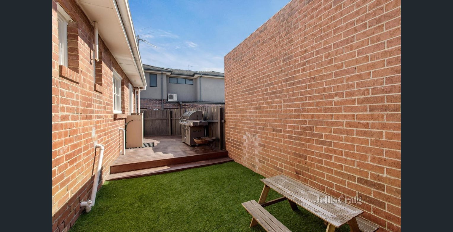 1/30 Manuka Street, Bentleigh East image 9