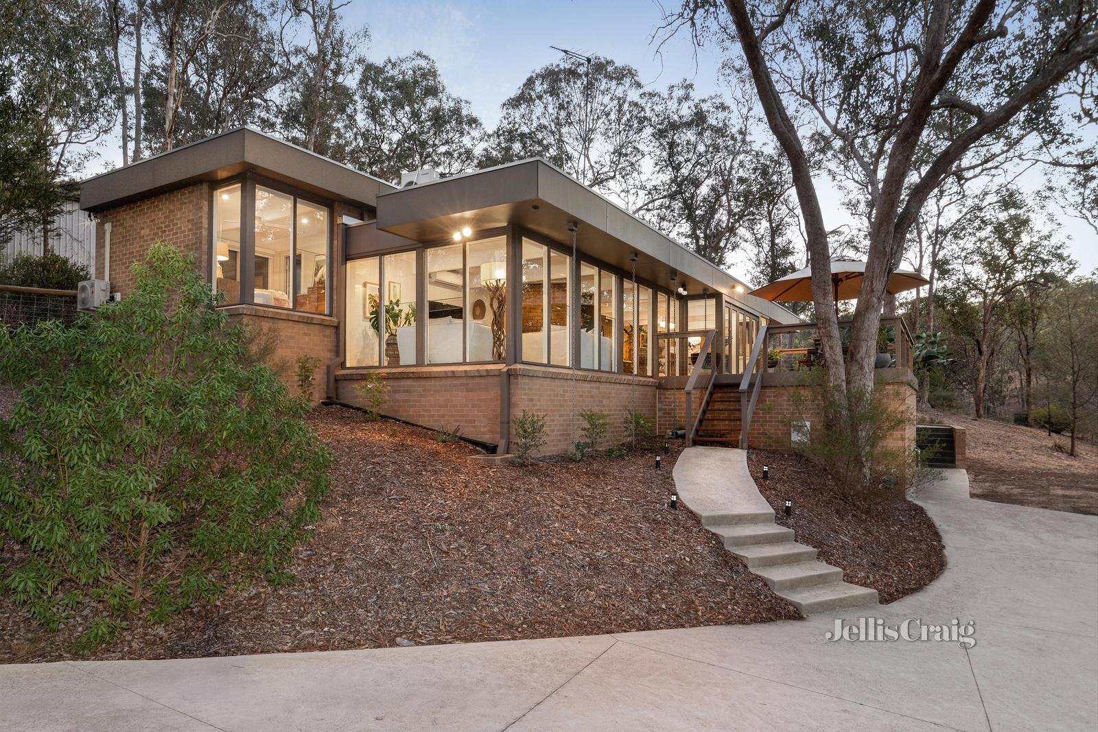 130 Meander Road, Hurstbridge image 1