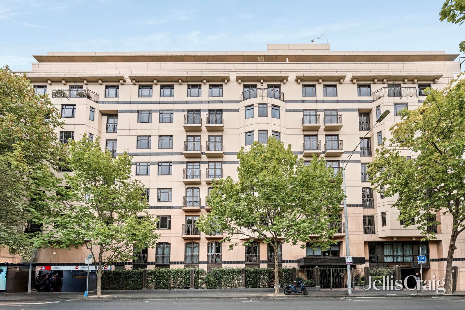 1/30 St Andrews Place, East&nbsp;Melbourne image 1