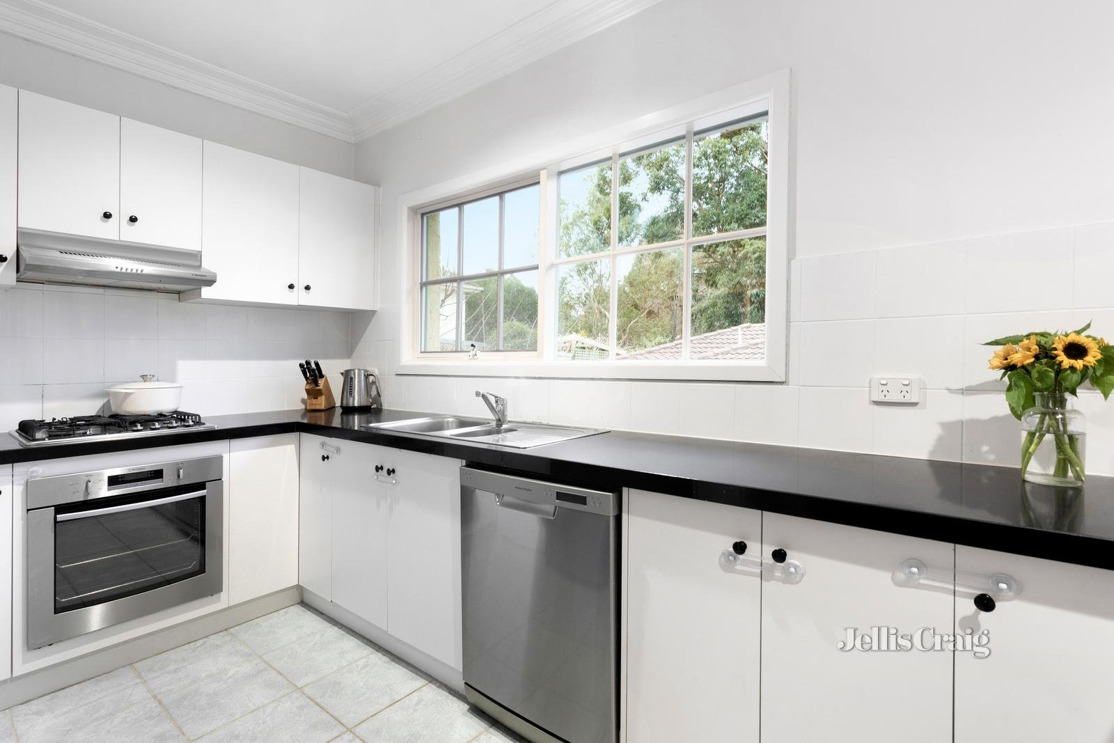 1/30 St Johns Wood Road, Mount Waverley image 5