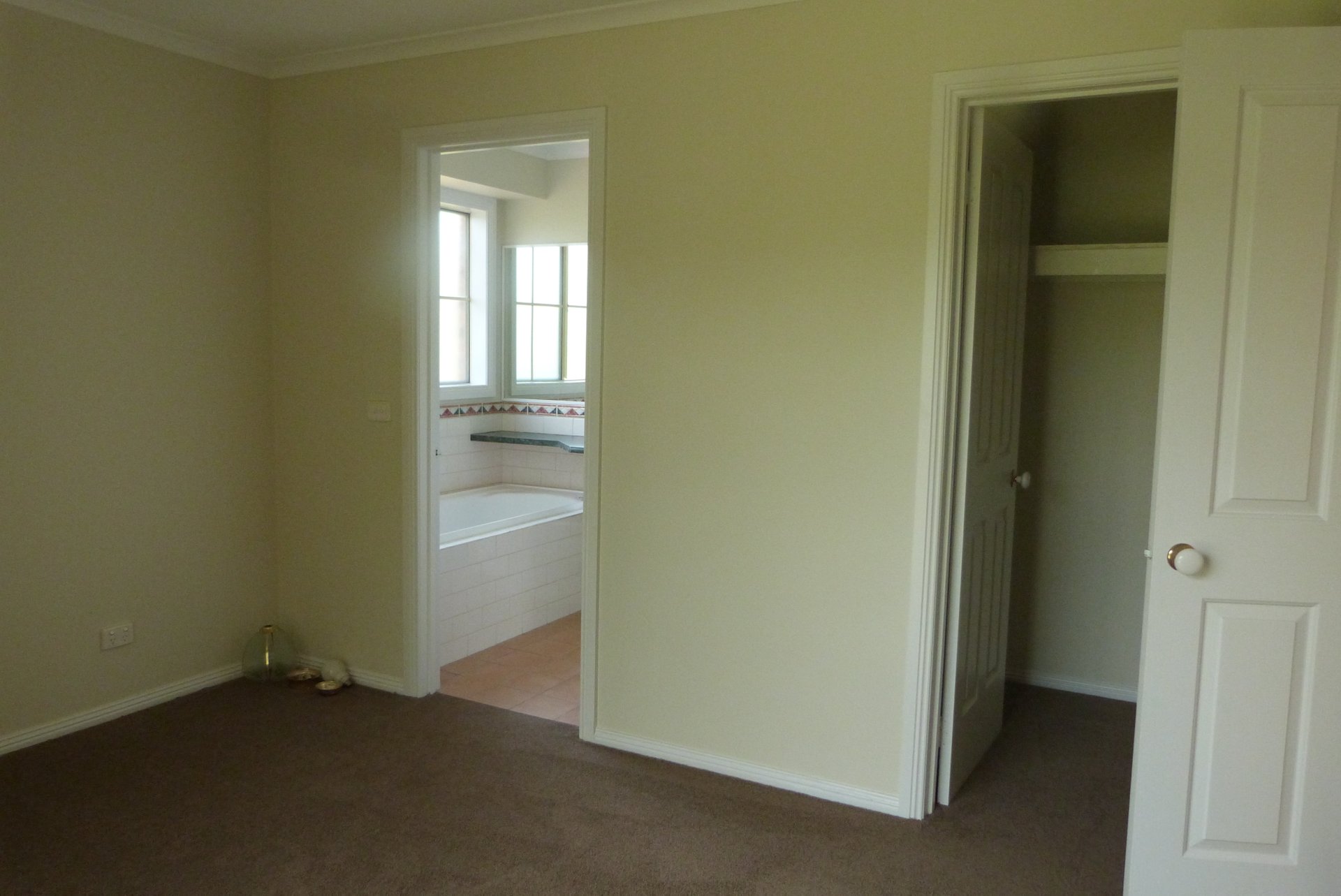 Property Gallery Thumbnail 6