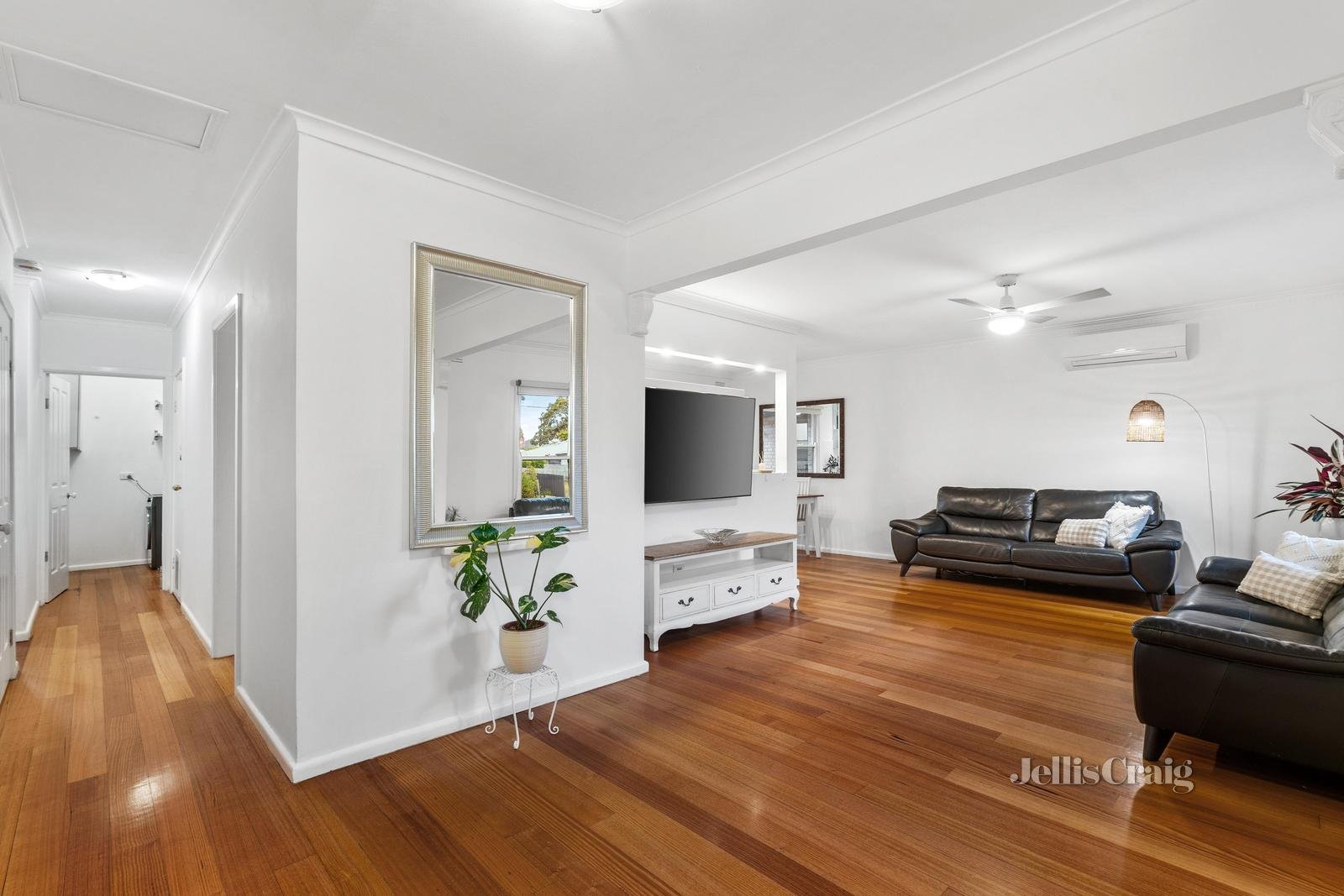 1/30 Torroodun Street, Mount Waverley image 2