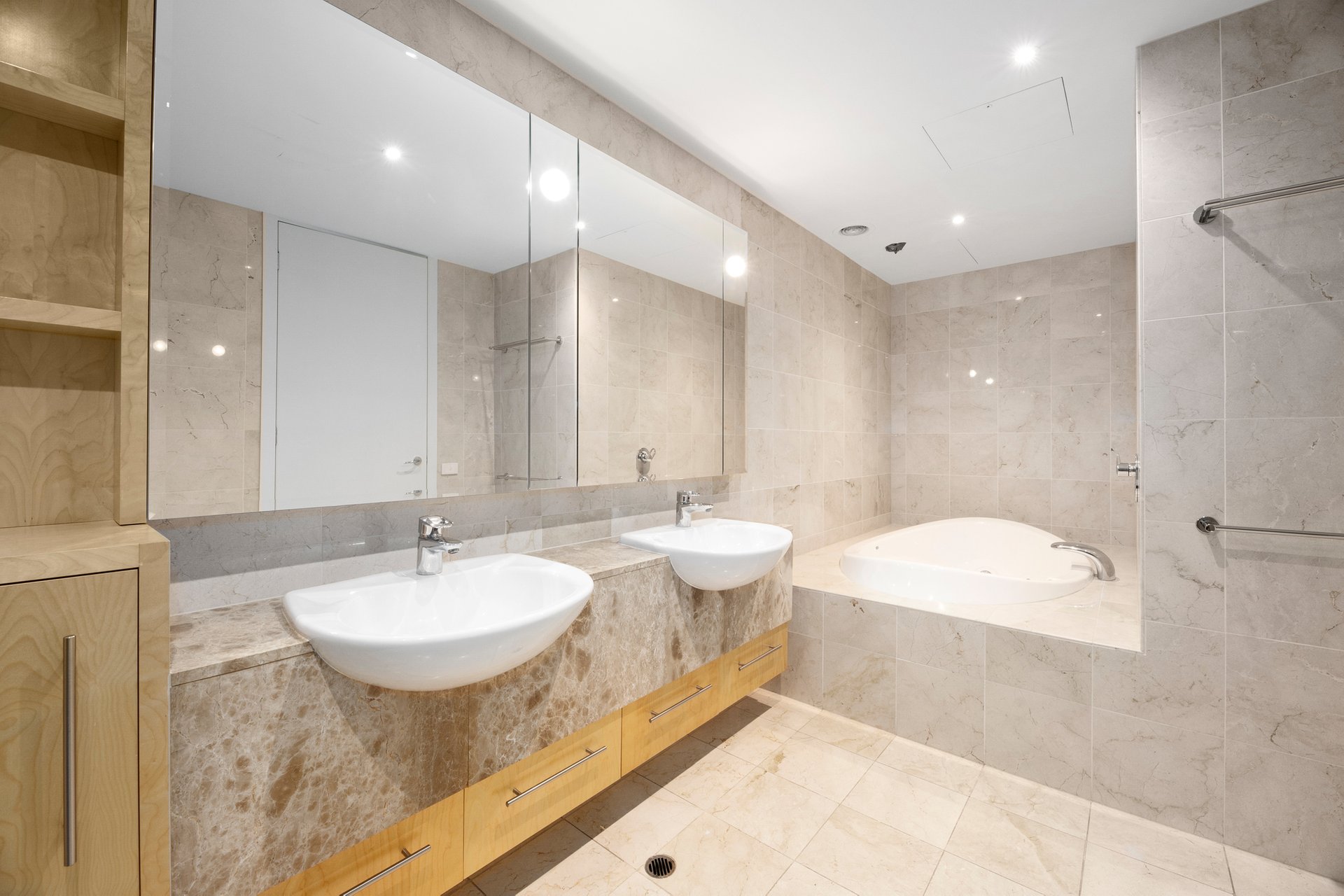 Property Gallery Thumbnail 5