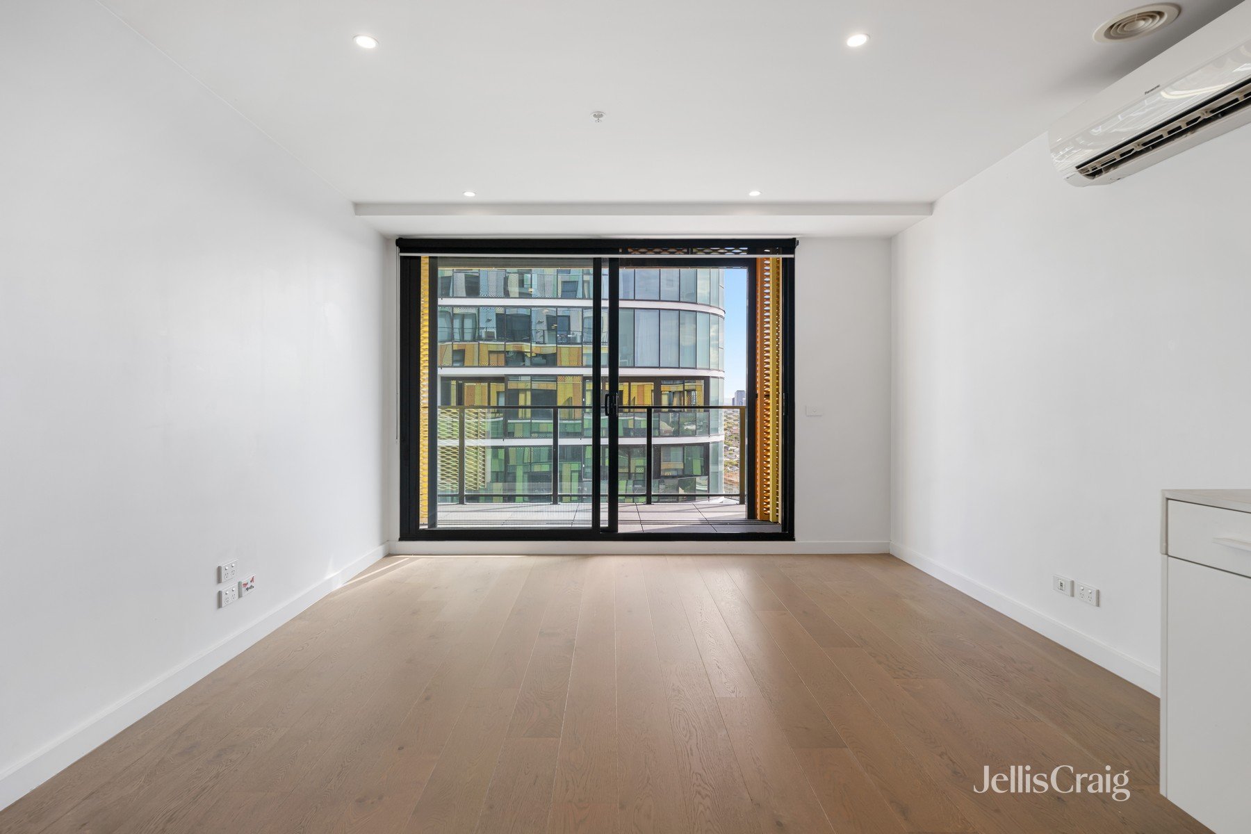 1303/6 St Kilda Road, St&nbsp;Kilda image 4