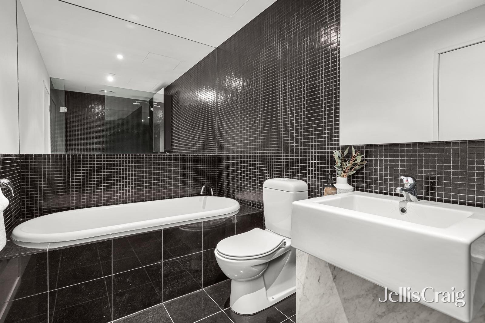 1309/118 Russell Street, Melbourne image 8