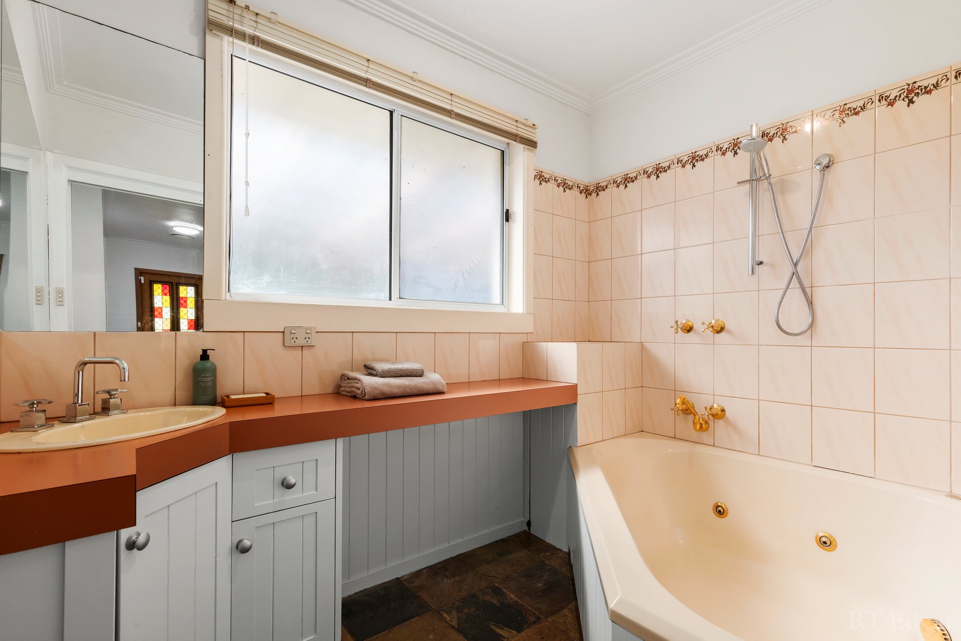 Property Gallery Thumbnail 12