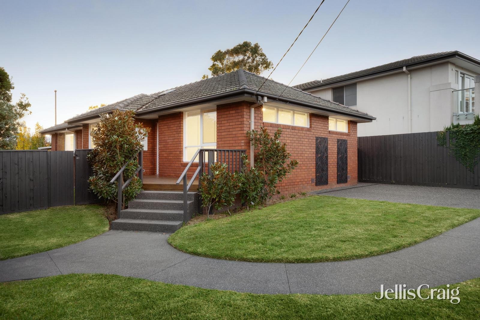 131 Dalgetty Road, Beaumaris image 2
