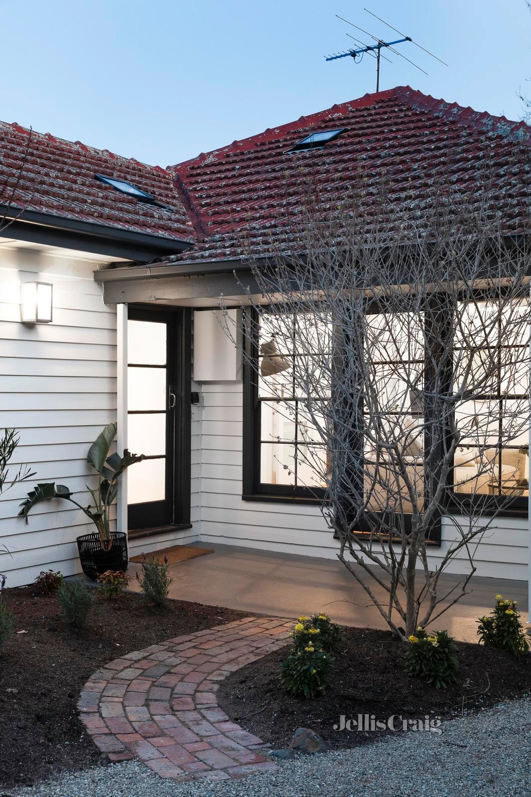 131 Elm Street, Northcote image 2