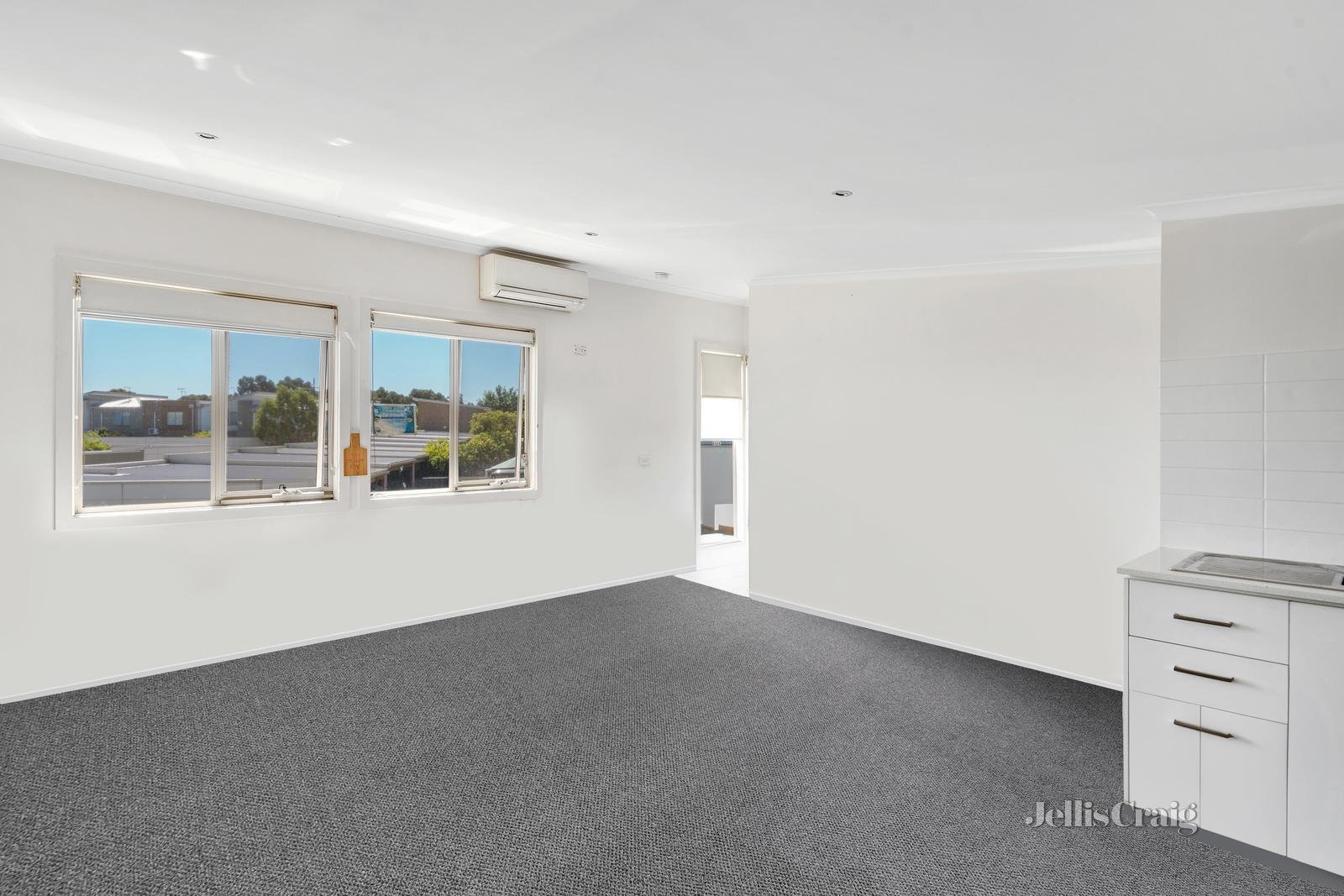 13/1 Hyde Park Avenue, Craigieburn image 8