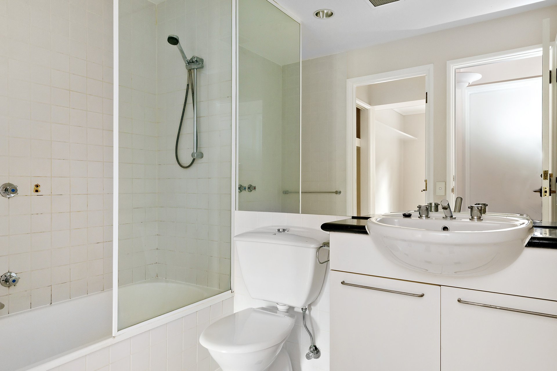 13/1 Wellington Crescent, East Melbourne image 5