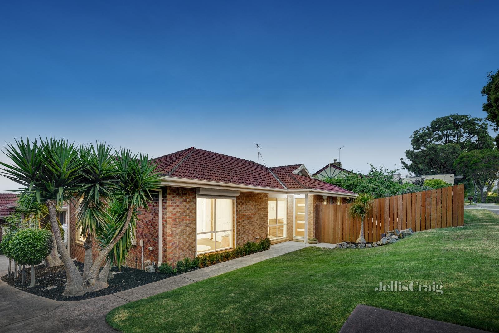 1/31 Williams Road, Briar Hill image 1