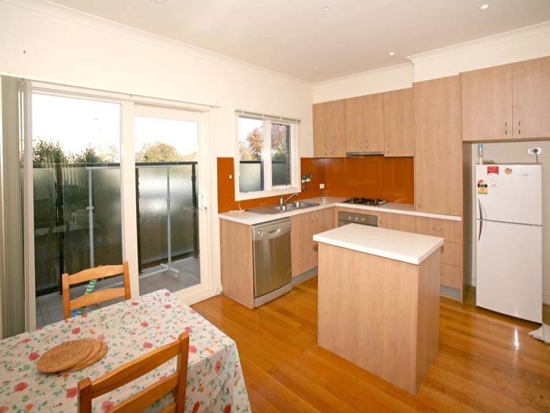 13/1082 Whitehorse Road, Box Hill image 2