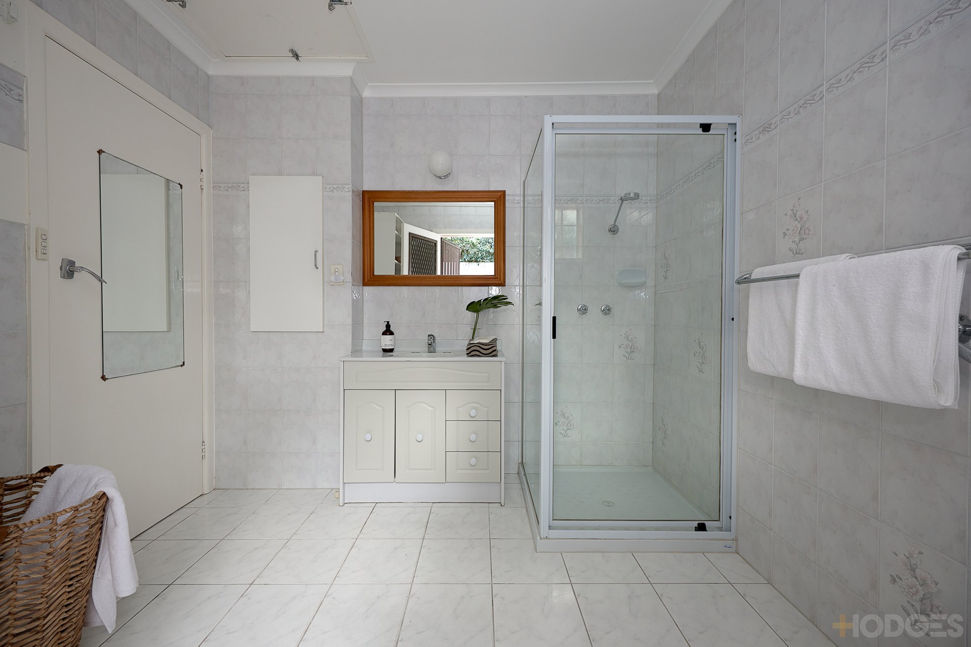 13 / 109 Weatherall Road Cheltenham