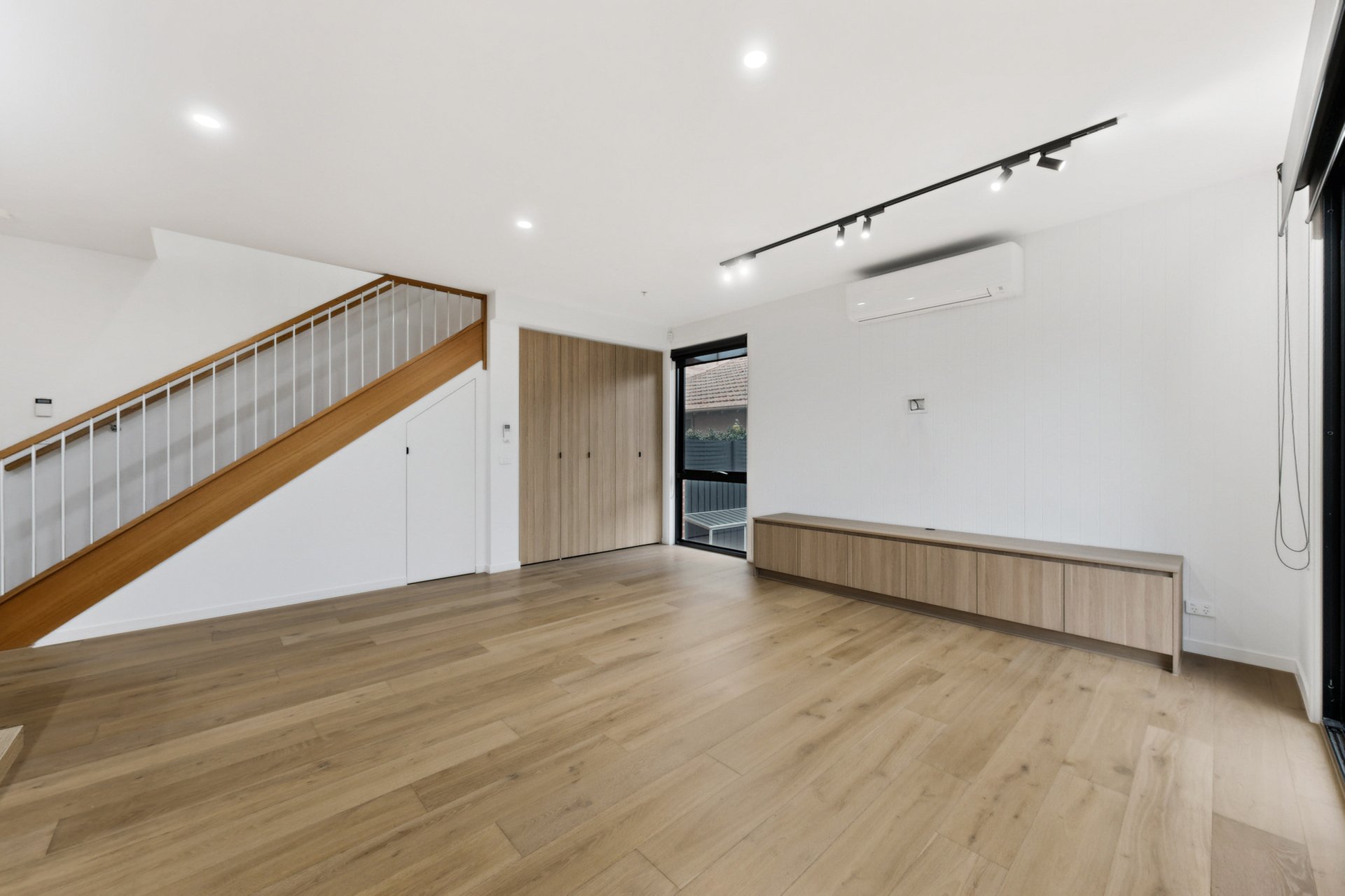 1/315 Barkly Street, Elwood image 7