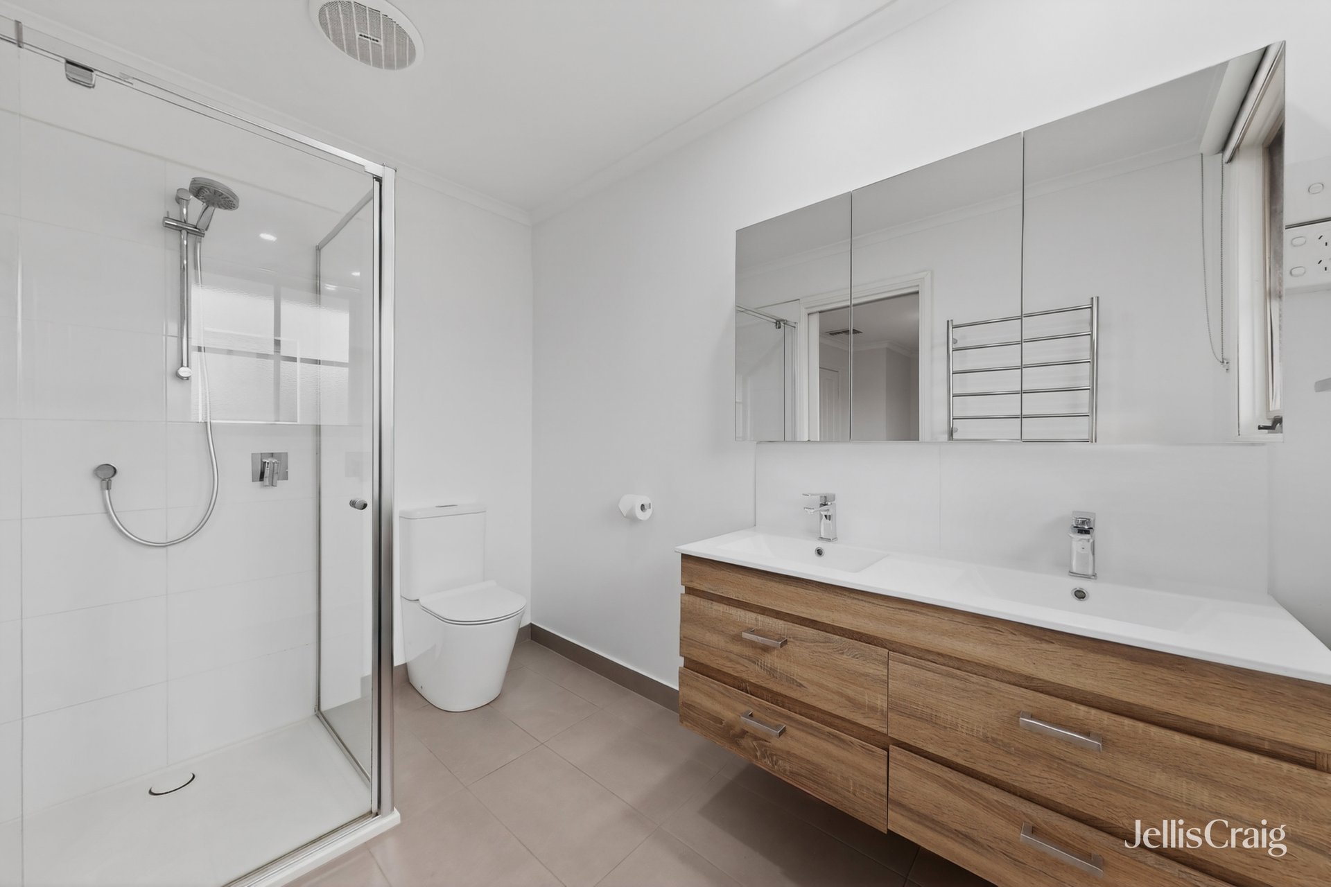 13/15A Wattle Grove, Mckinnon image 3