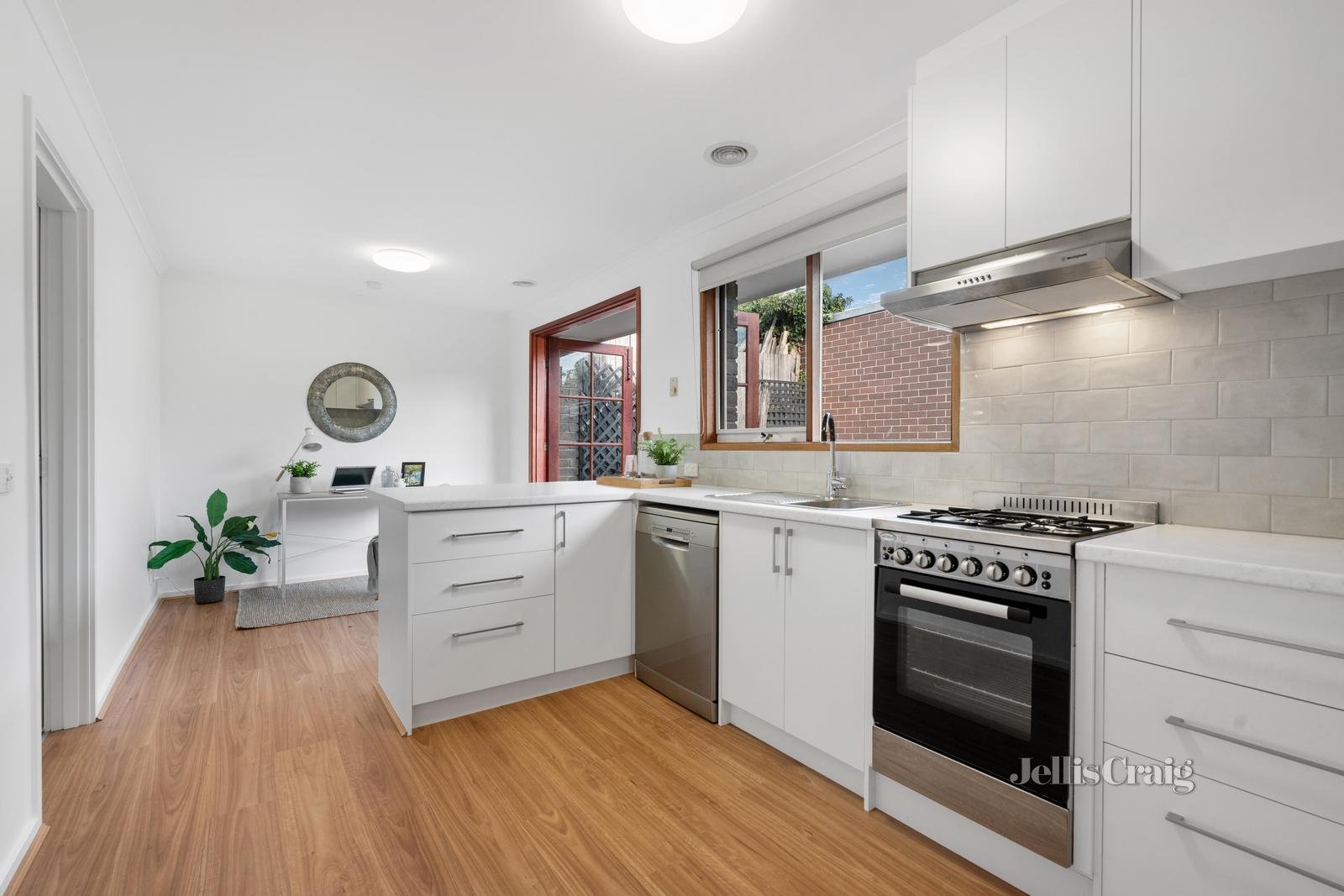 13/166 Station Street, Box Hill South image 3