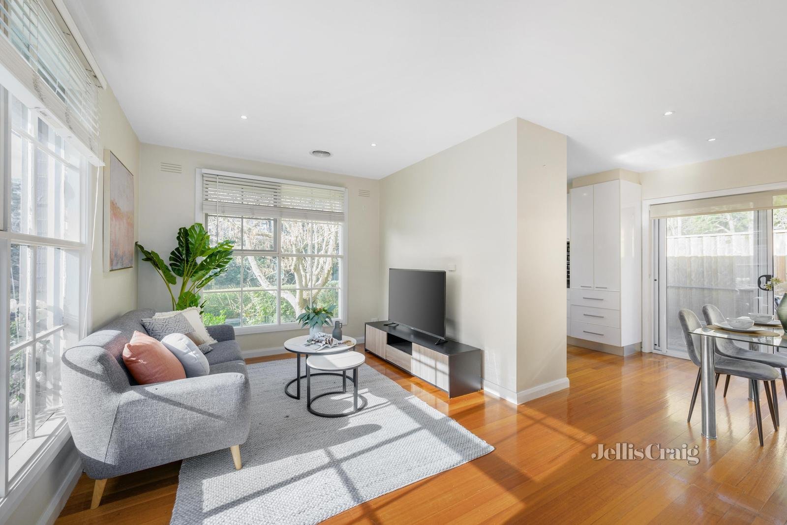 1/319 Elgar Road, Surrey Hills image 2