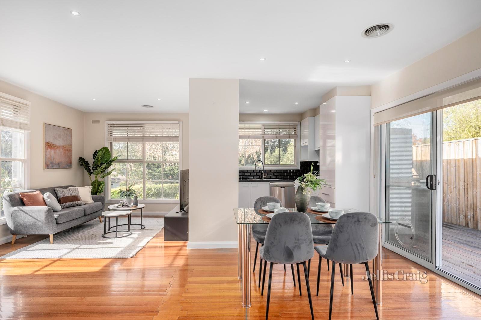 1/319 Elgar Road, Surrey Hills image 3