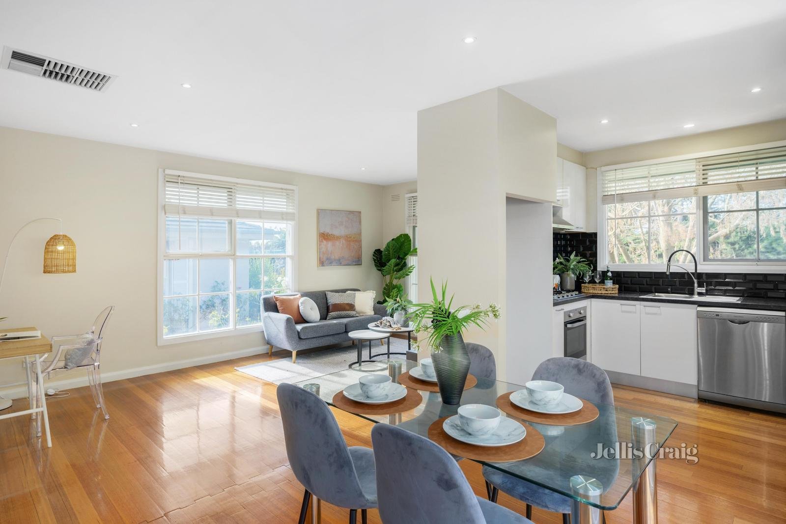 1/319 Elgar Road, Surrey Hills image 5