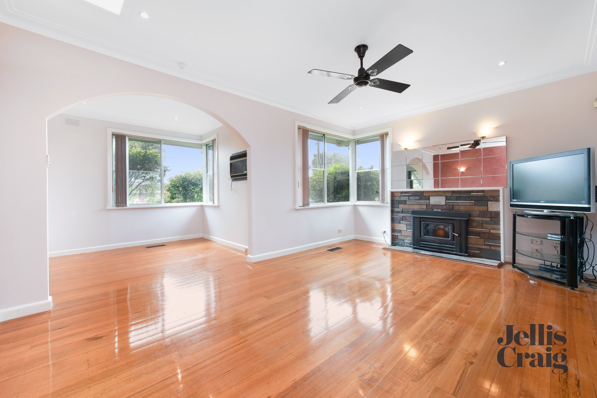 132 Albany Drive, Mulgrave image 2