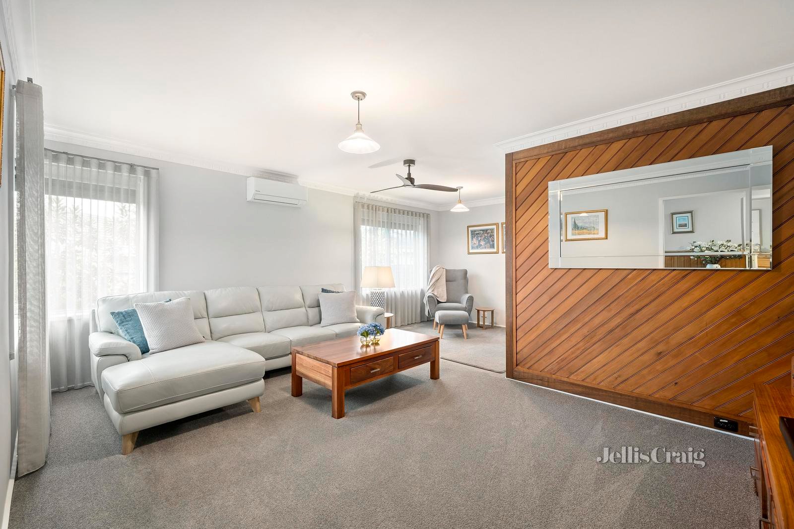132 Esther Crescent, Mooroolbark image 2