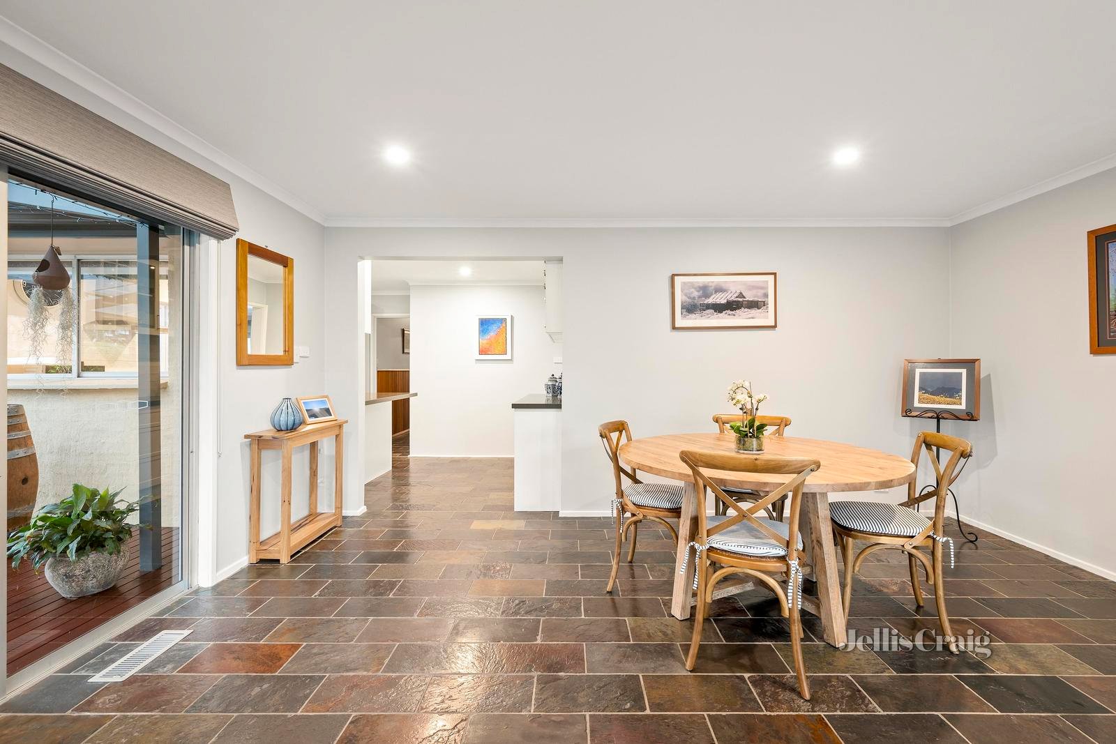132 Esther Crescent, Mooroolbark image 6