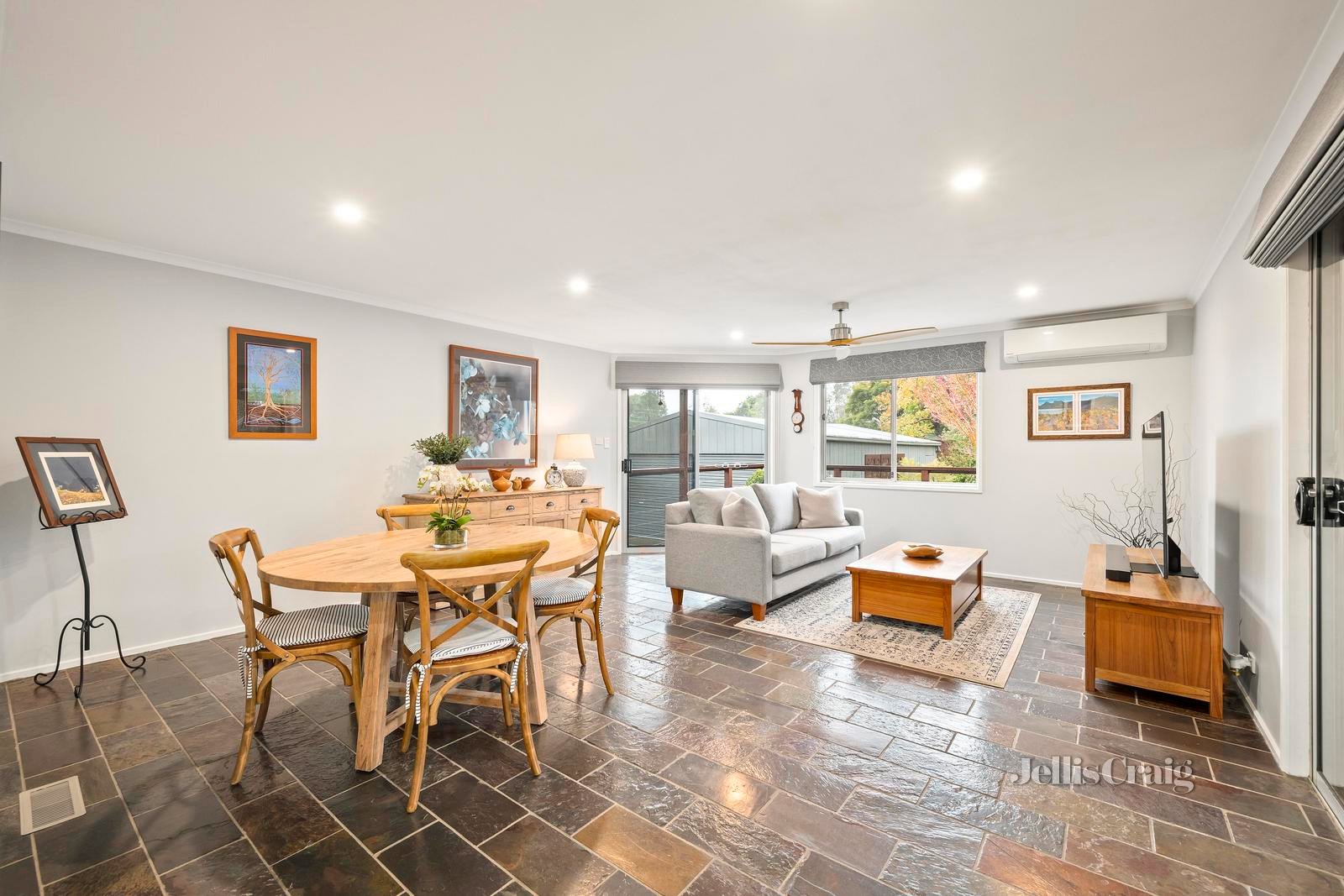 132 Esther Crescent, Mooroolbark image 7