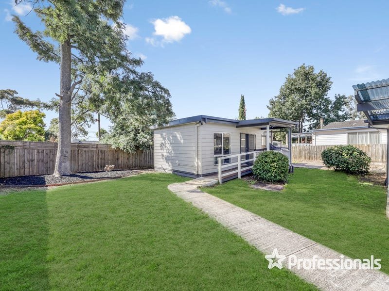 132 Hayrick Lane, Mooroolbark image 3