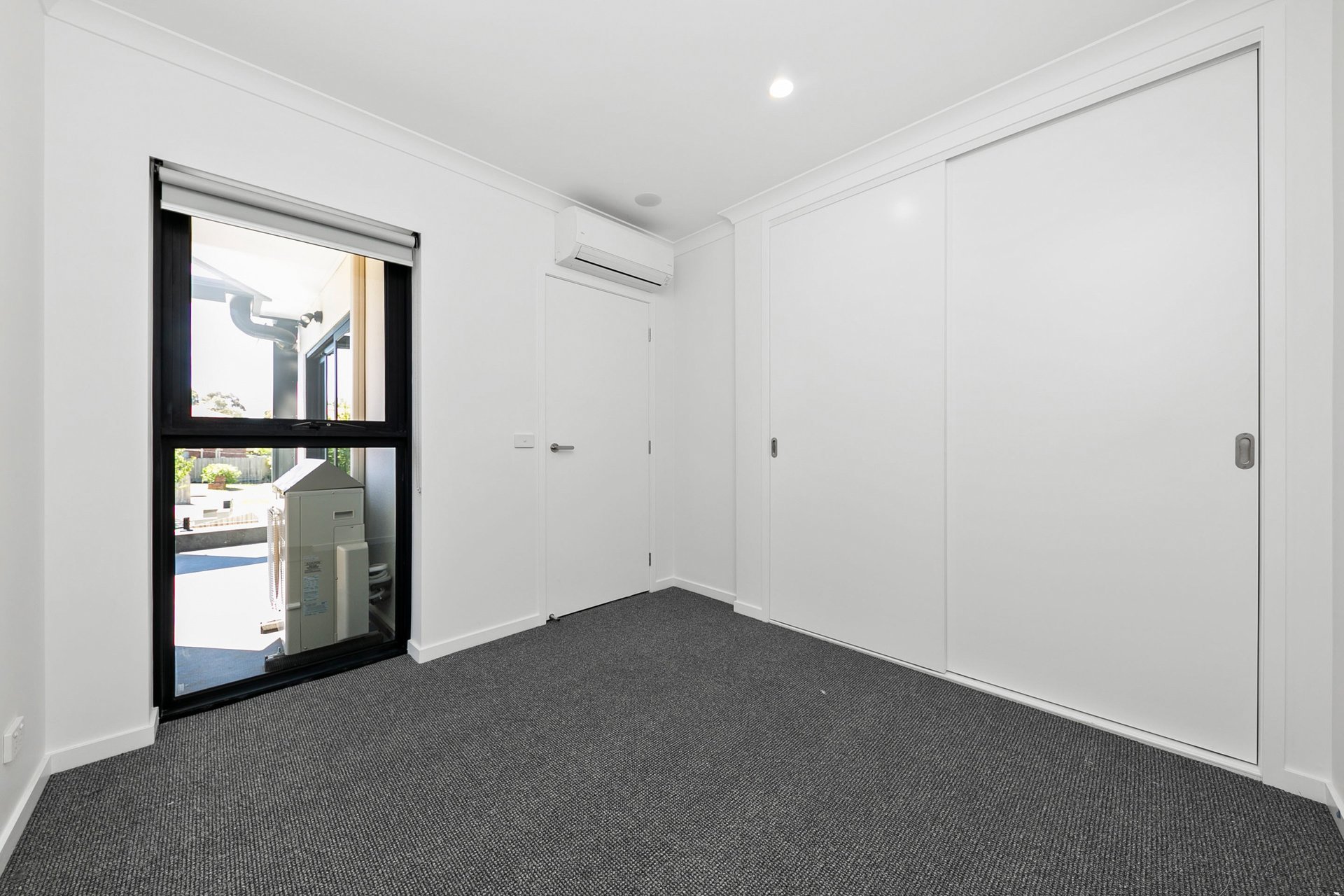 13/2 Howard Court, Clayton image 5