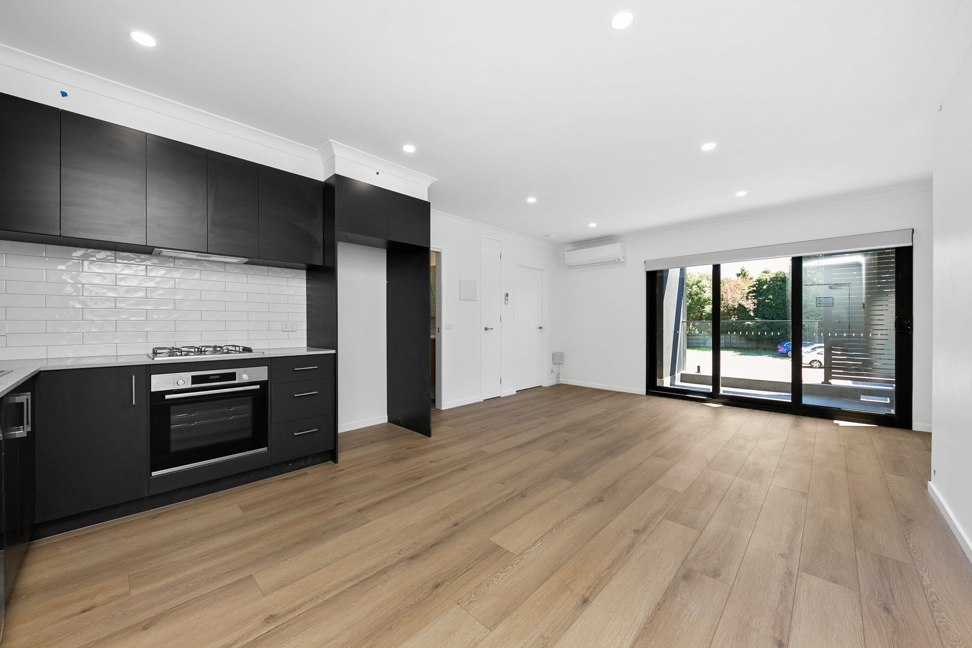 13/2 Howard Court, Clayton image 1