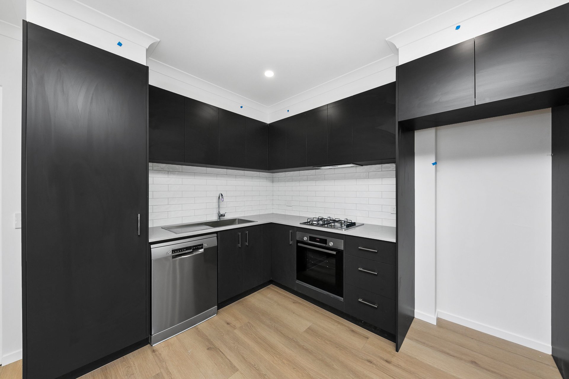 13/2 Howard Court, Clayton image 2