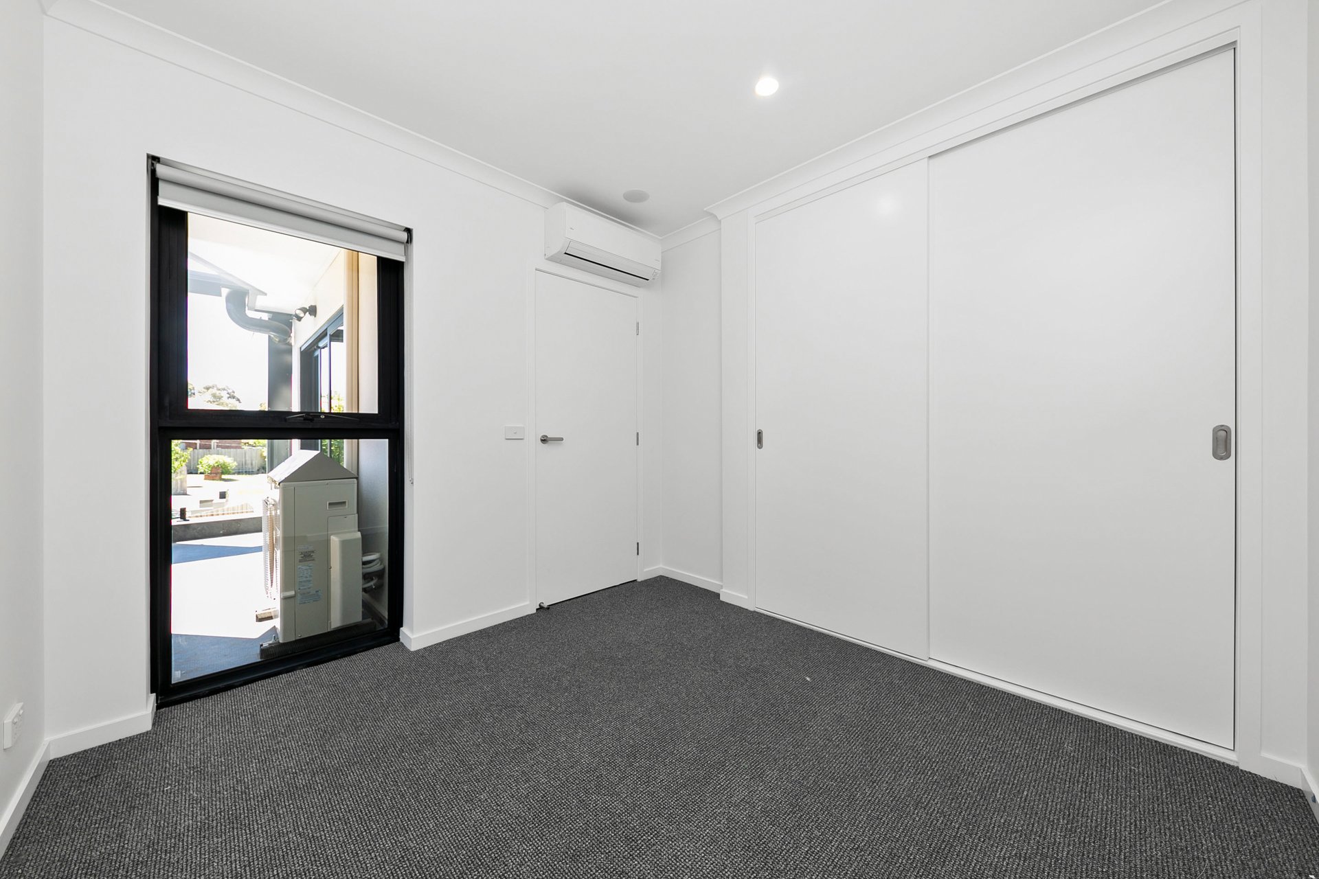 13/2 Howard Court, Clayton image 4