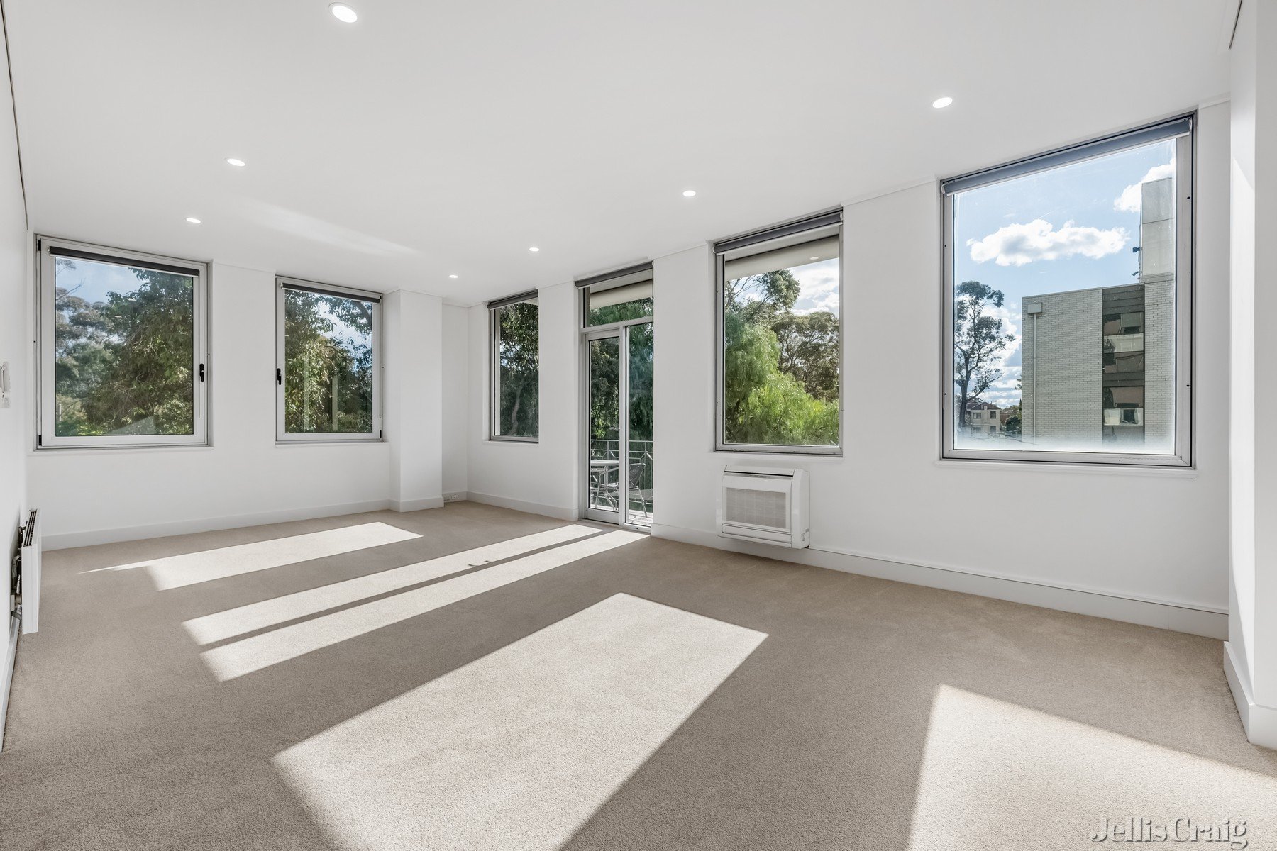 13/2 Macarthur Road, Parkville image 3