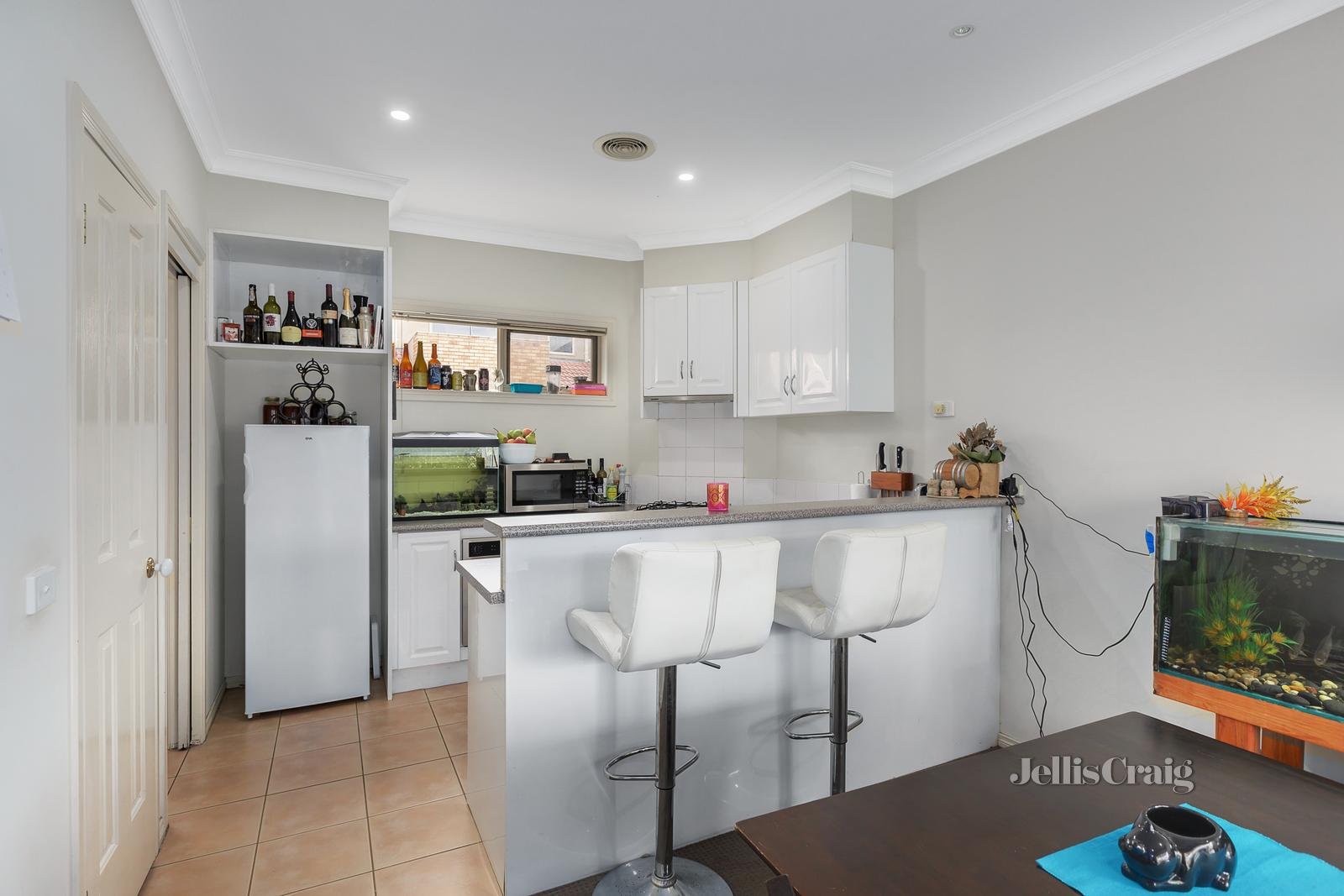 13/2 Mckelvie Court, Glen Waverley image 3