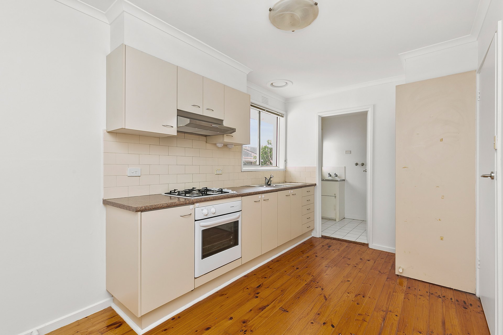 1/32 Simpsons Road, Box Hill image 3