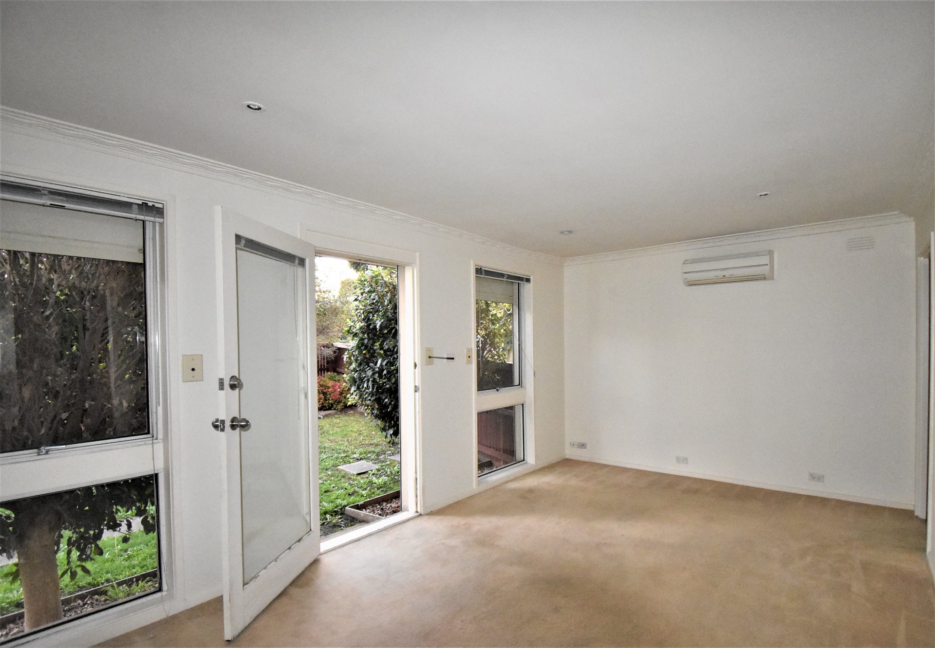 1/32 Simpsons Road, Box Hill image 2