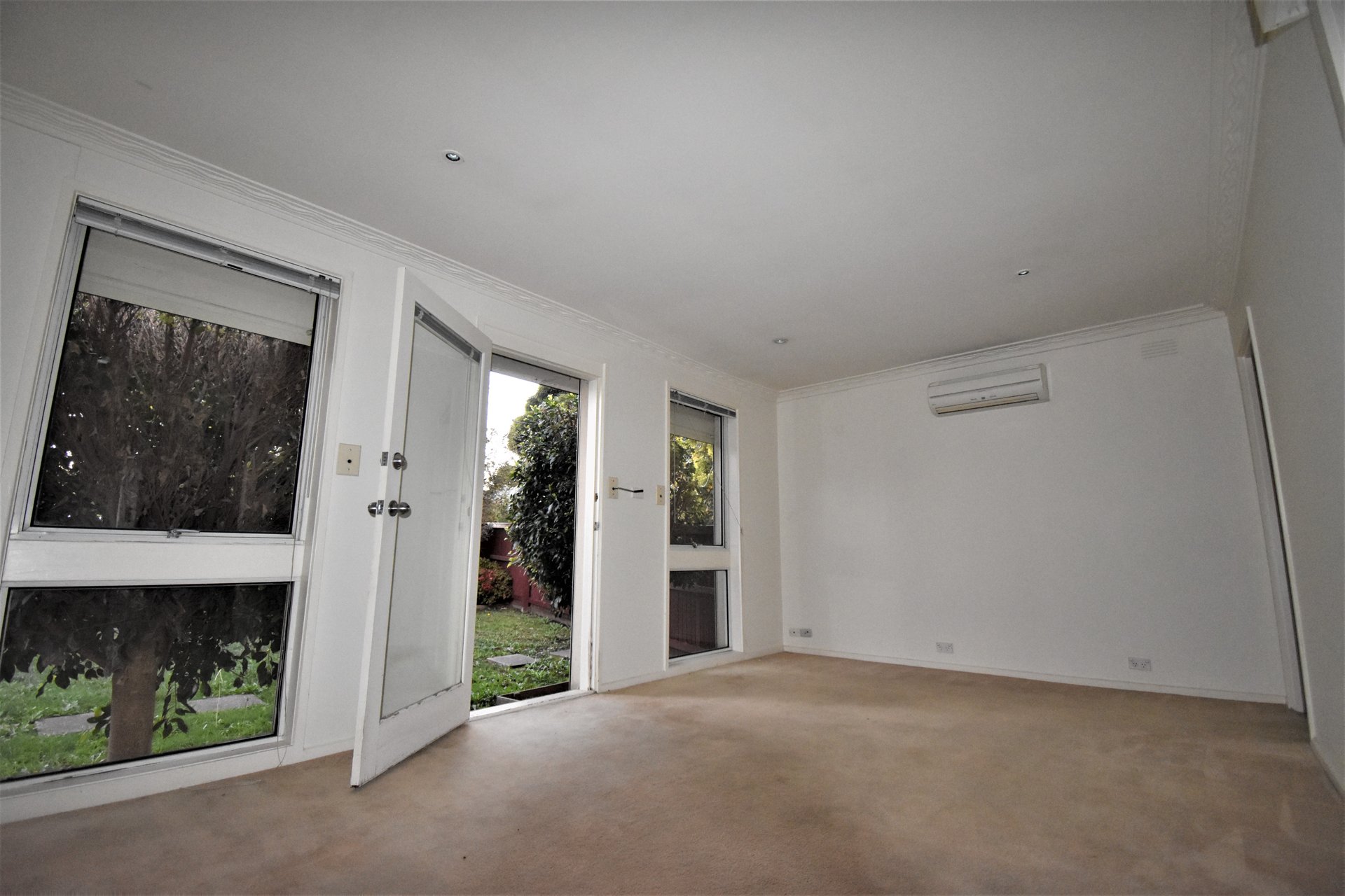 1/32 Simpsons Road, Box Hill image 3