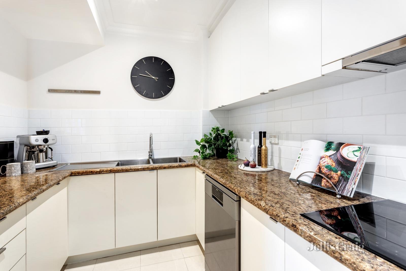 1/320 Toorak Road, South Yarra image 6