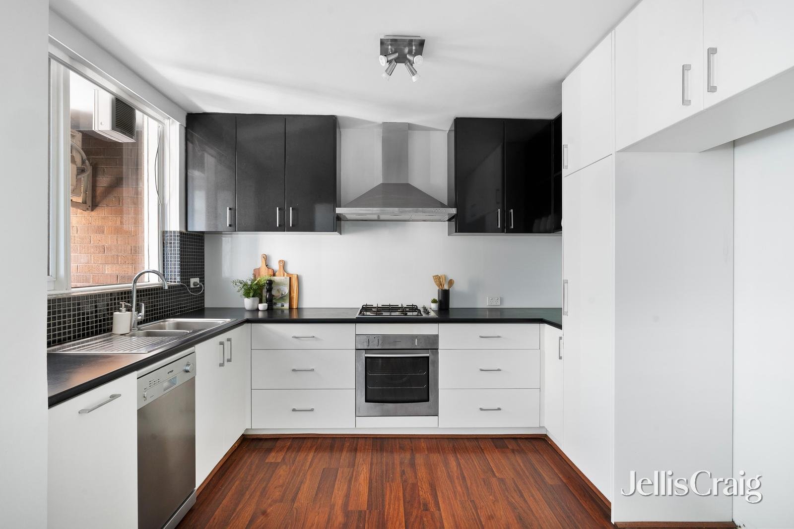 13/210 Domain Road, South Yarra image 4