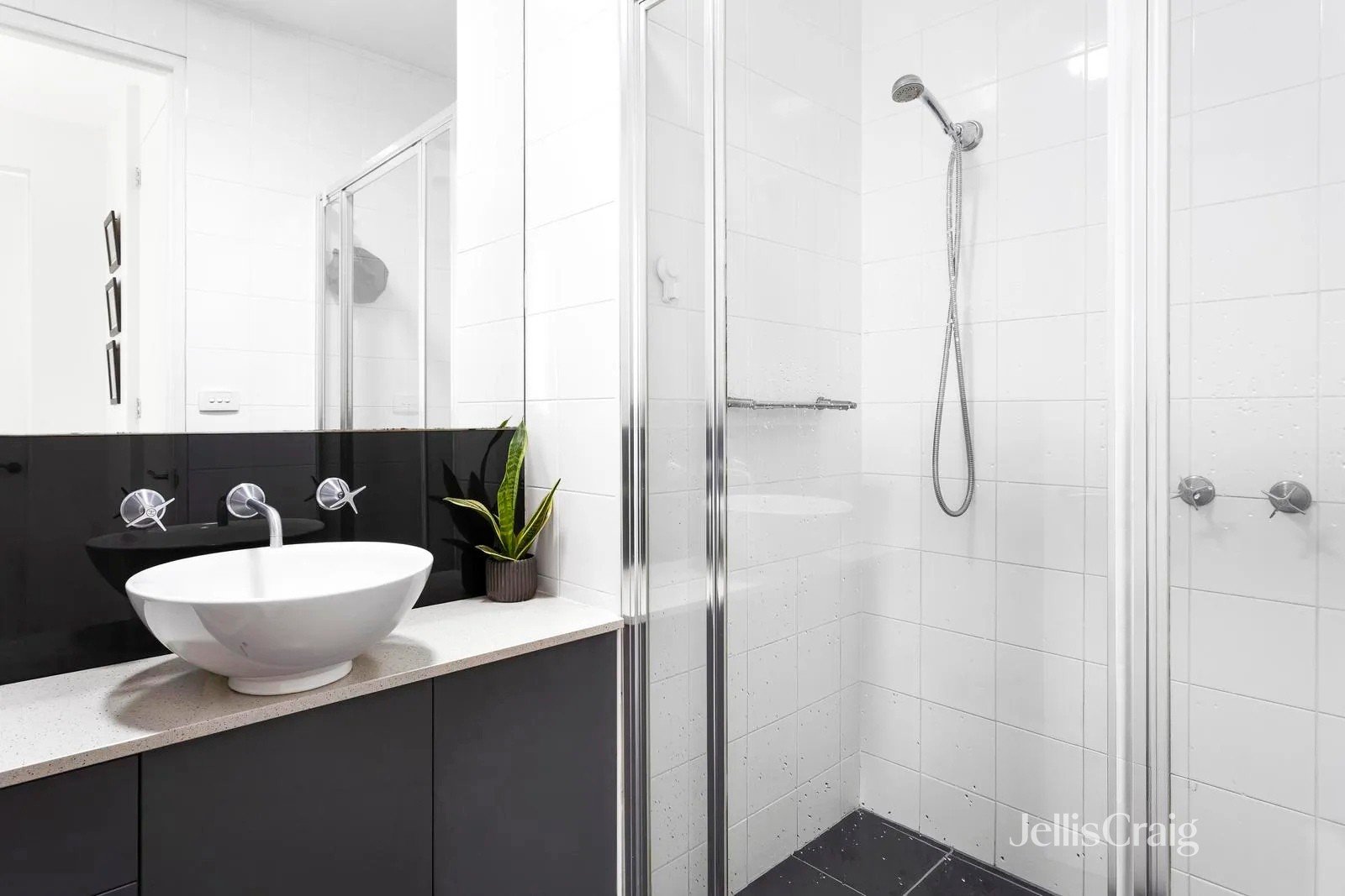 13/22 Saxon Street, Brunswick image 8