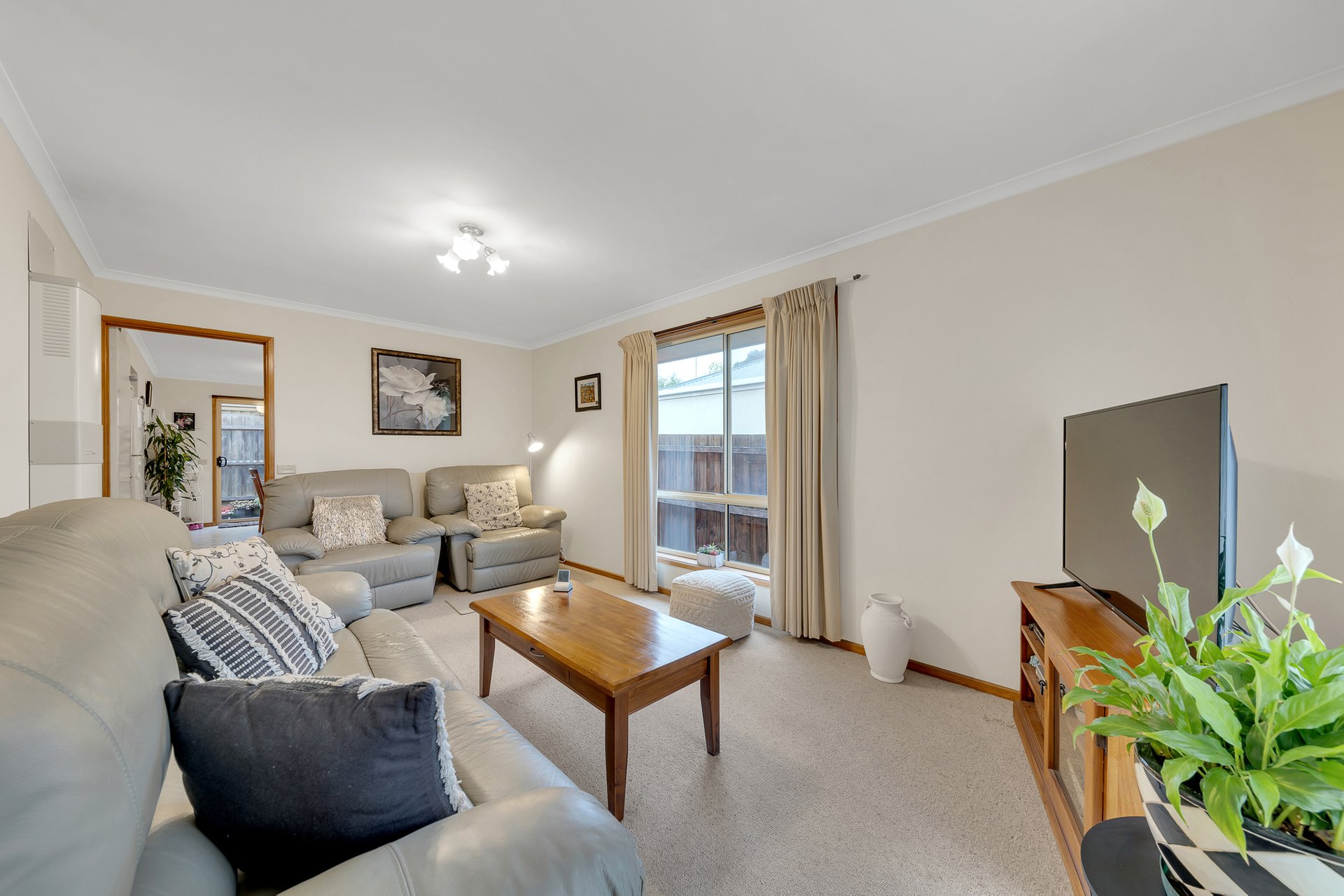 1/33 Amarina Crescent, Grovedale image 2