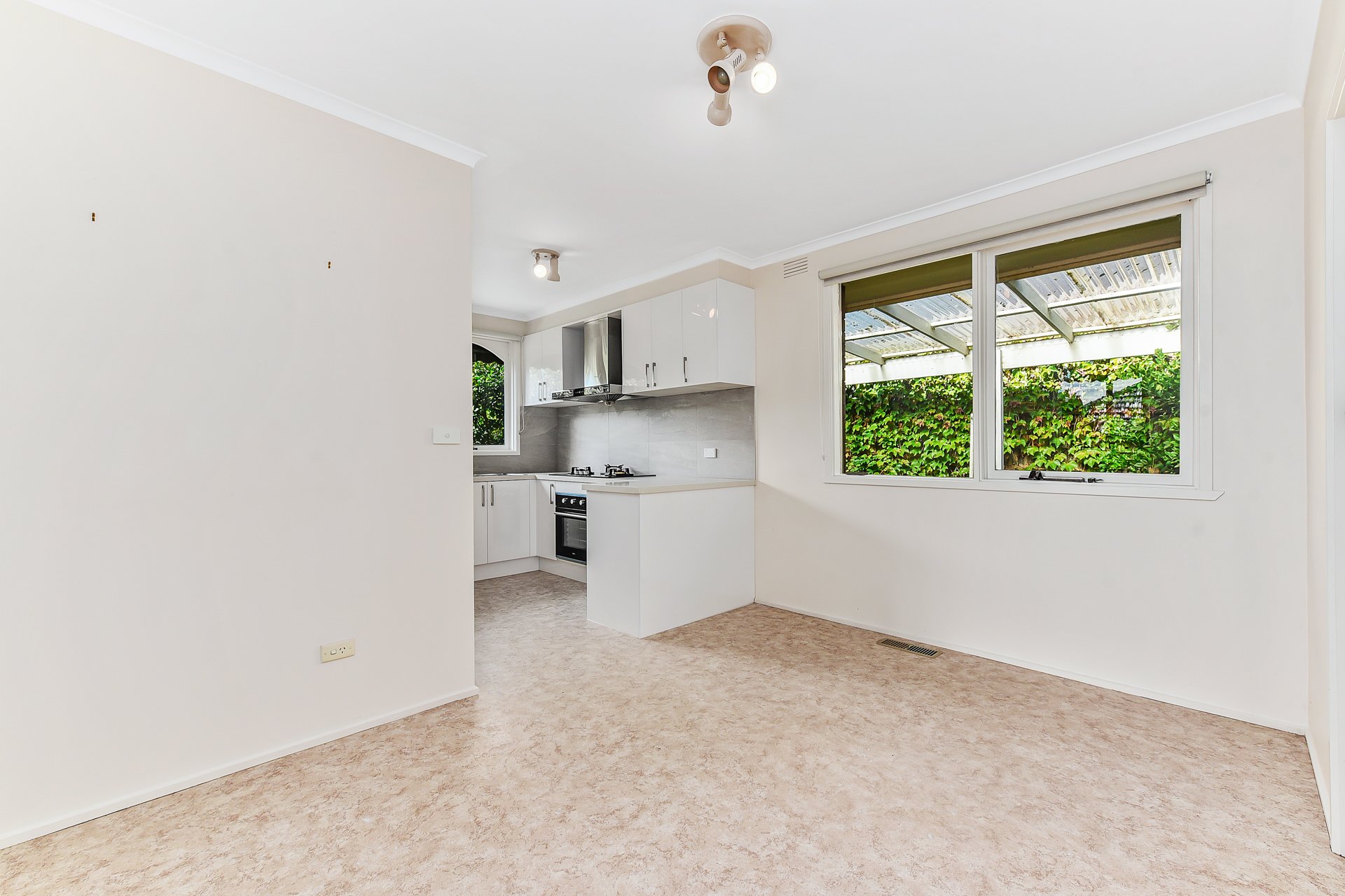 1/33 Andrews Street, Burwood image 2
