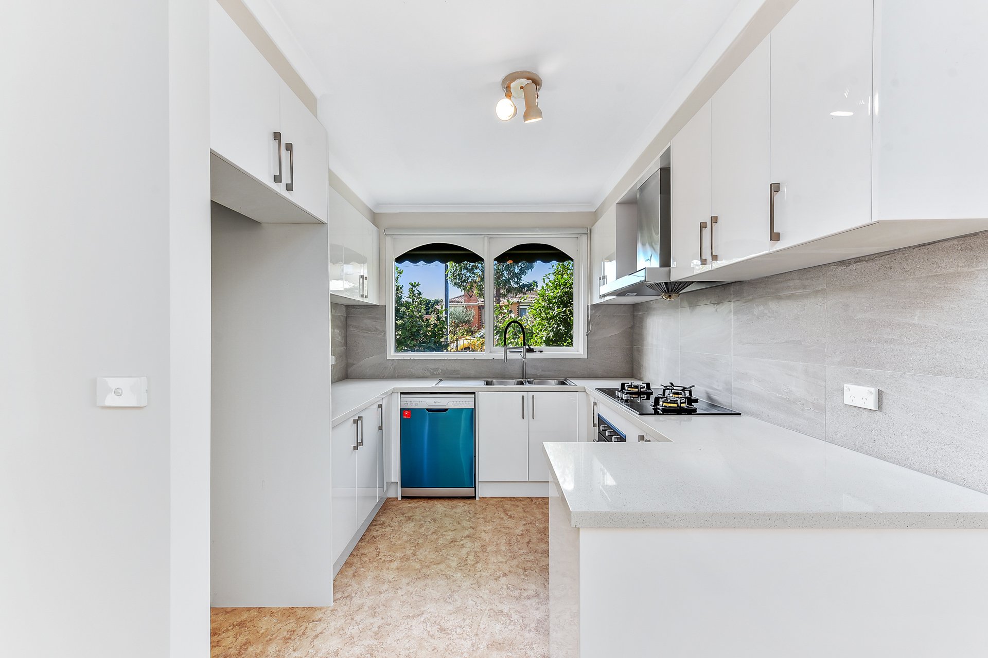 1/33 Andrews Street, Burwood image 1