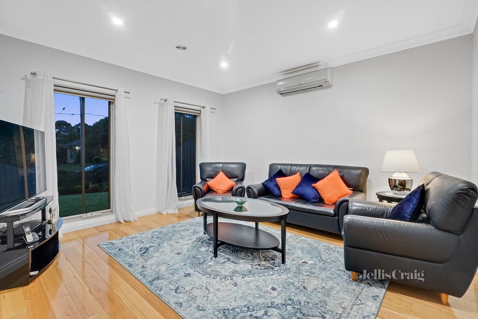 1/33 Folkestone Road, Glen Waverley image 2