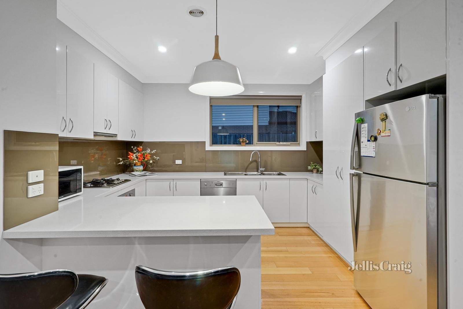 1/33 Folkestone Road, Glen Waverley image 3