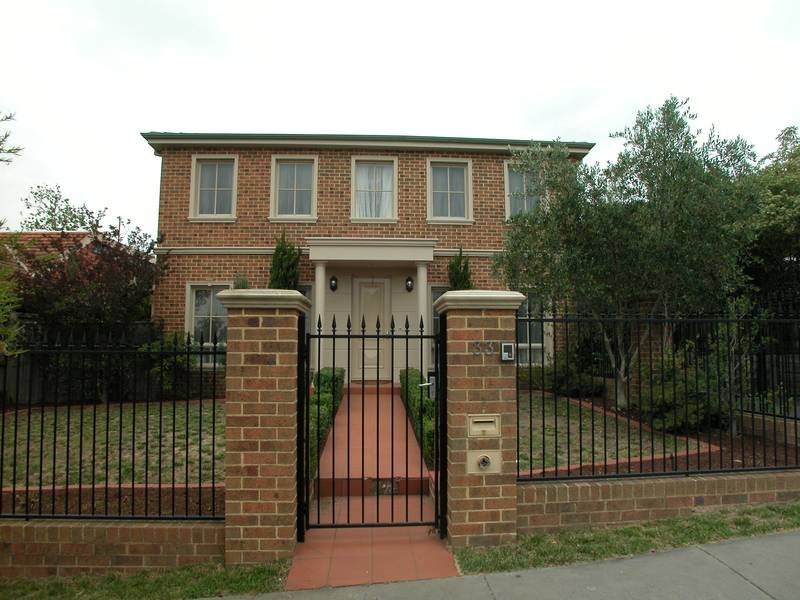 1/33 Greythorn Road, Balwyn image 1