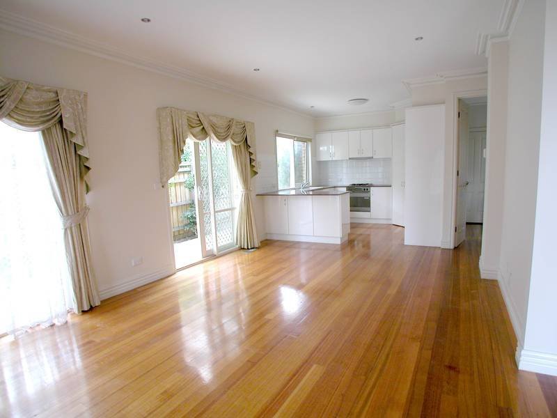 1/33 Greythorn Road, Balwyn image 2