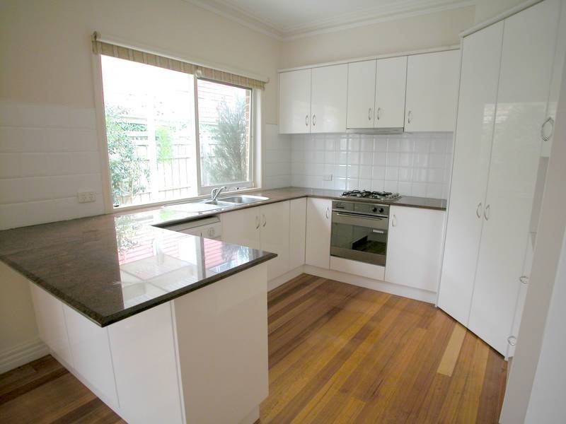 1/33 Greythorn Road, Balwyn image 4